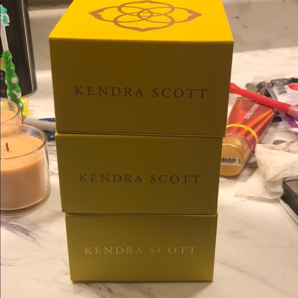 Kendra Scott boxes